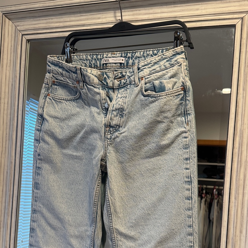 Zara Women's Straight Leg Jeans in Light Blue